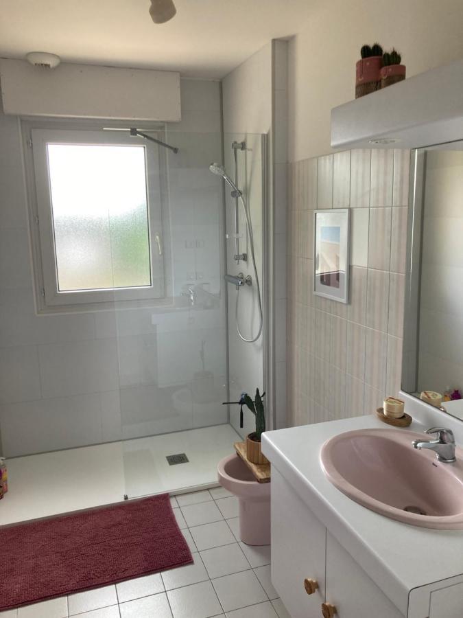 Maison Familiale Dans Une Rue Paisible Gouville-sur-Mer Екстериор снимка